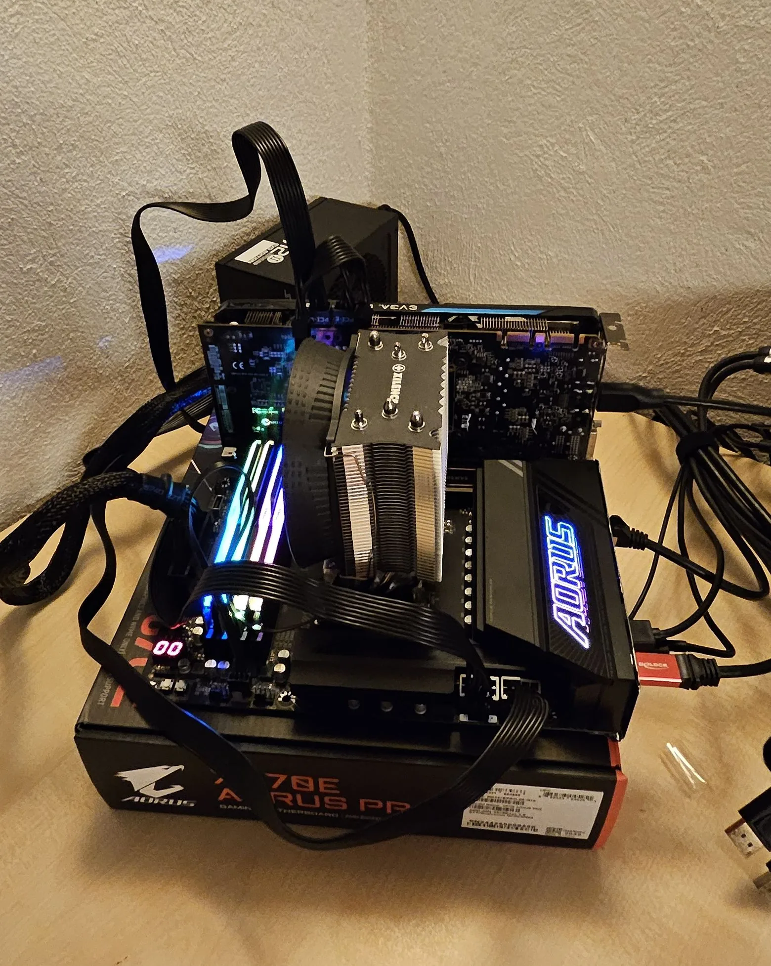 Erster Funktionstest des AM5-Systems auf dem Benchtable
