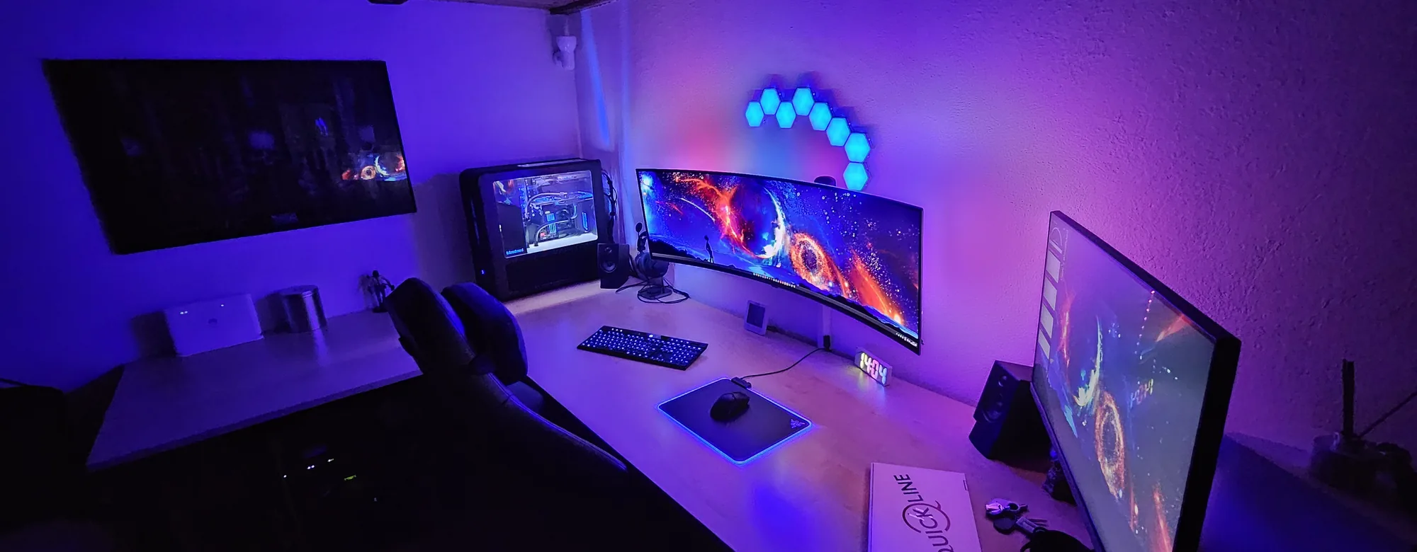 Der Arbeitsplatz mit BloodMod und Samsung Odyssey OLED G9
