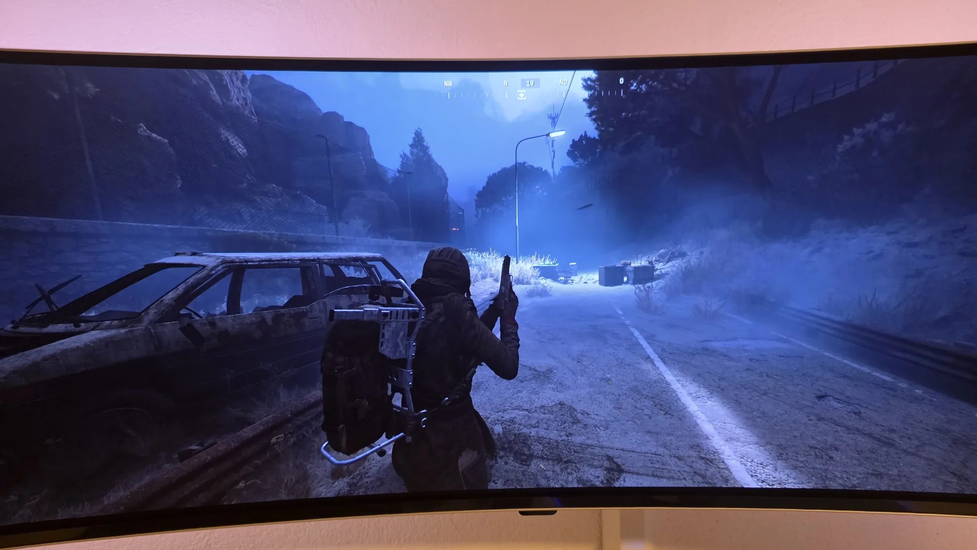 Samsung Odyssey OLED G9 im Einsatz am fertigen Setup