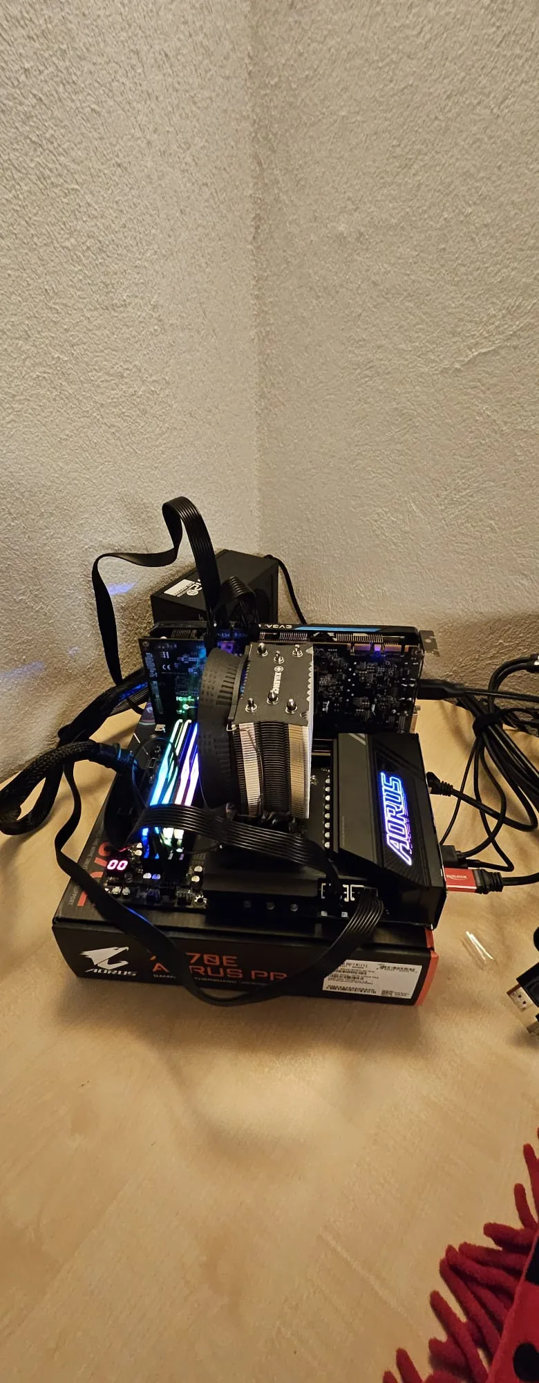Erster Funktionstest des AM5-Aufbaus auf dem Benchtable