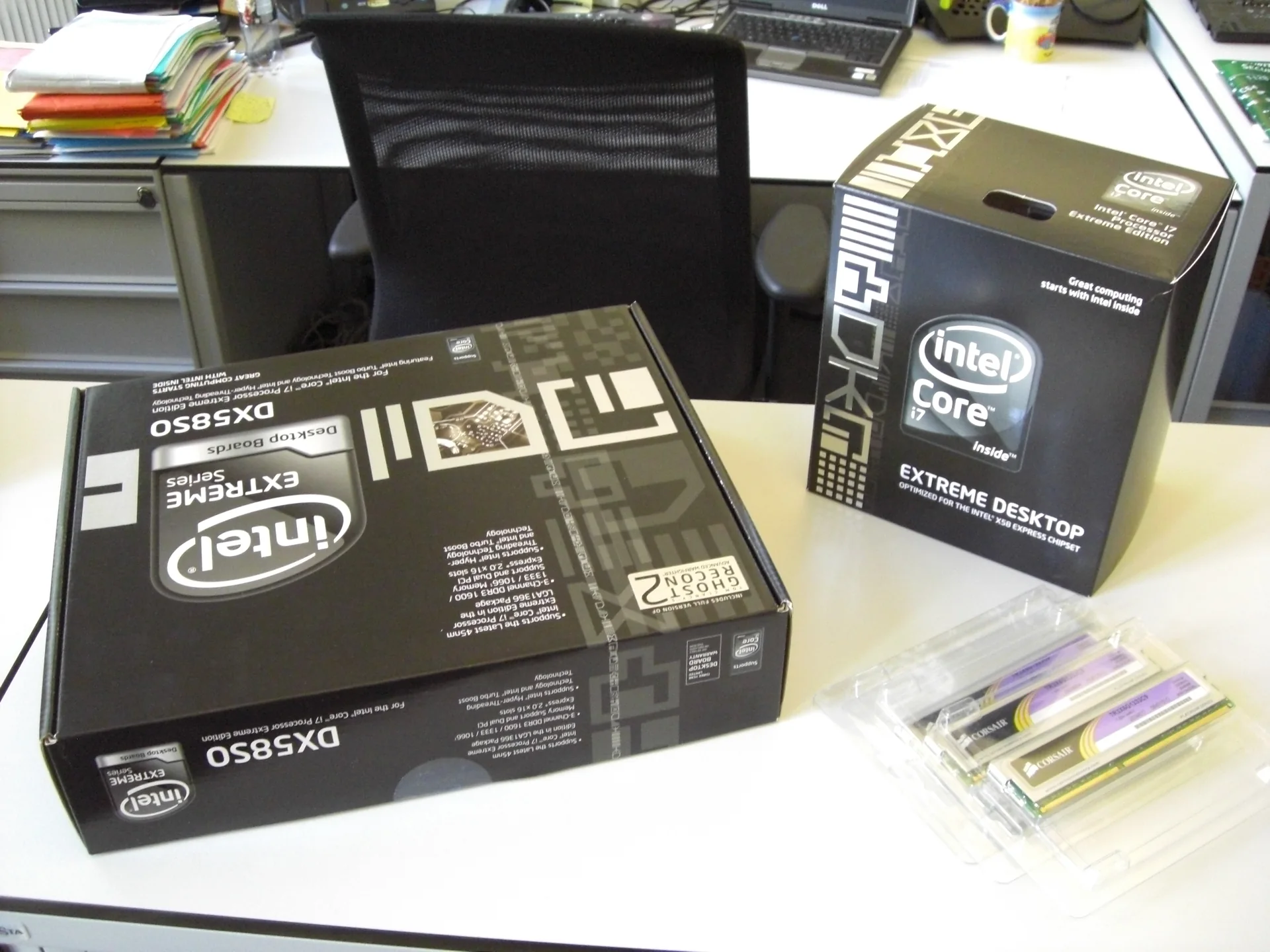 Intel DX58SO, Core i7 Extreme Edition und Corsair-Arbeitsspeicher als erste Plattform des ATCS 840 BloodMod
