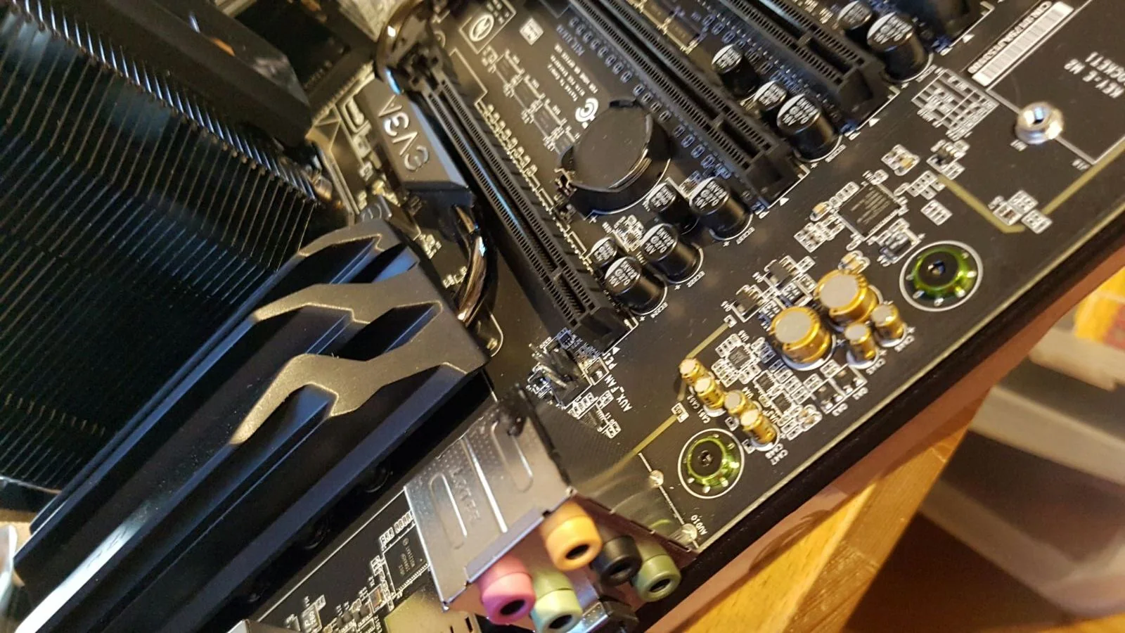 Hulk Mod: Detail am Mainboard und Prozessorkühler