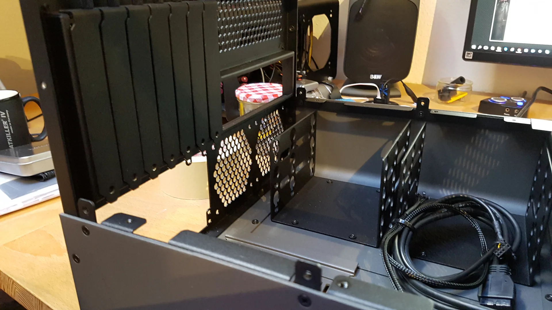 Hulk Mod: geöffnetes CaseLabs-Gehäuse vor dem Hardwareeinbau