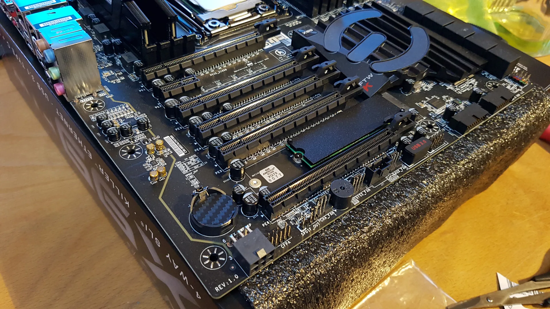 Hulk Mod: Mainboard mit Arbeitsspeicher vor dem Einbau