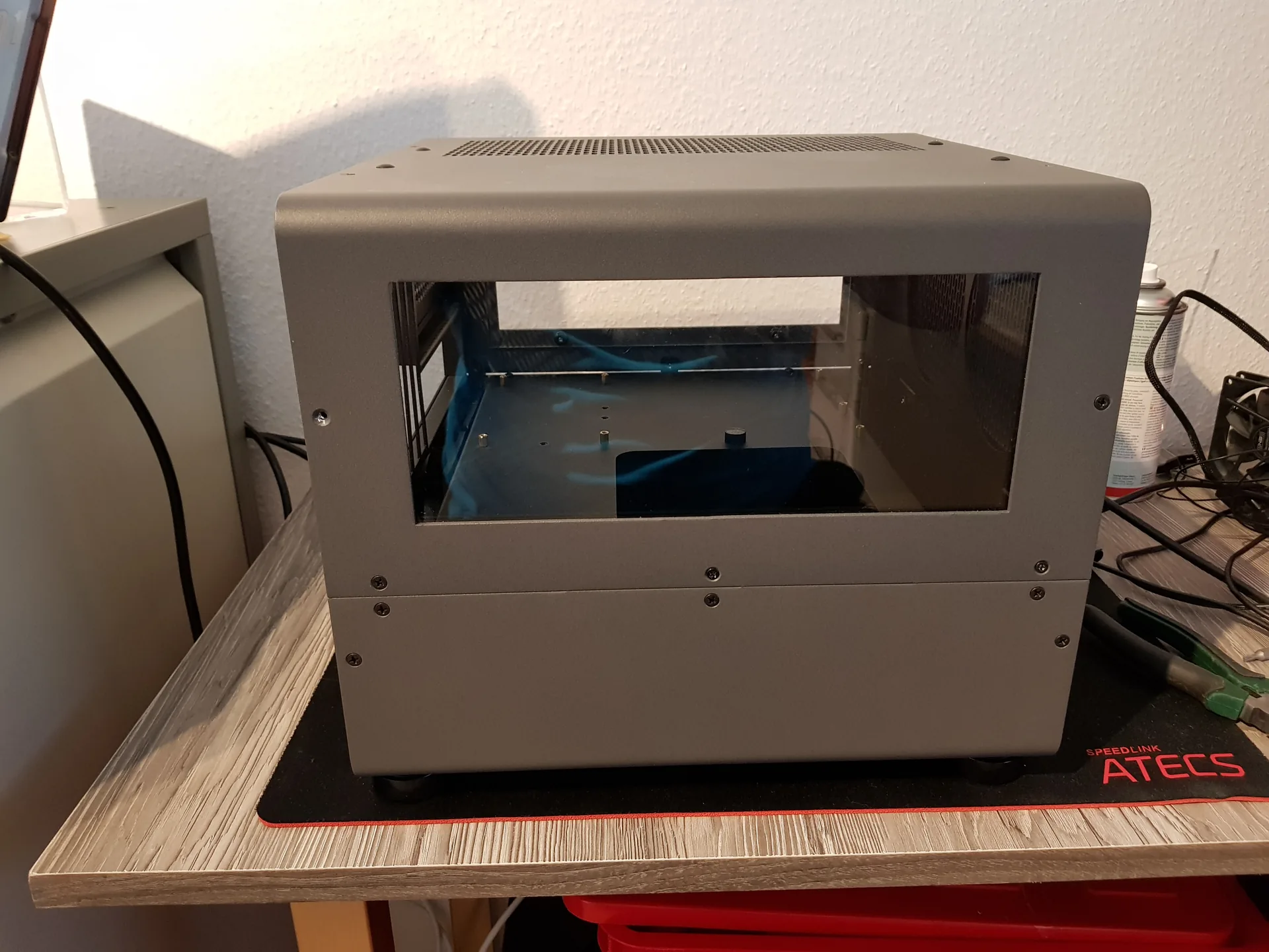 Hulk Mod: Seitenansicht mit montiertem Fensterrahmen