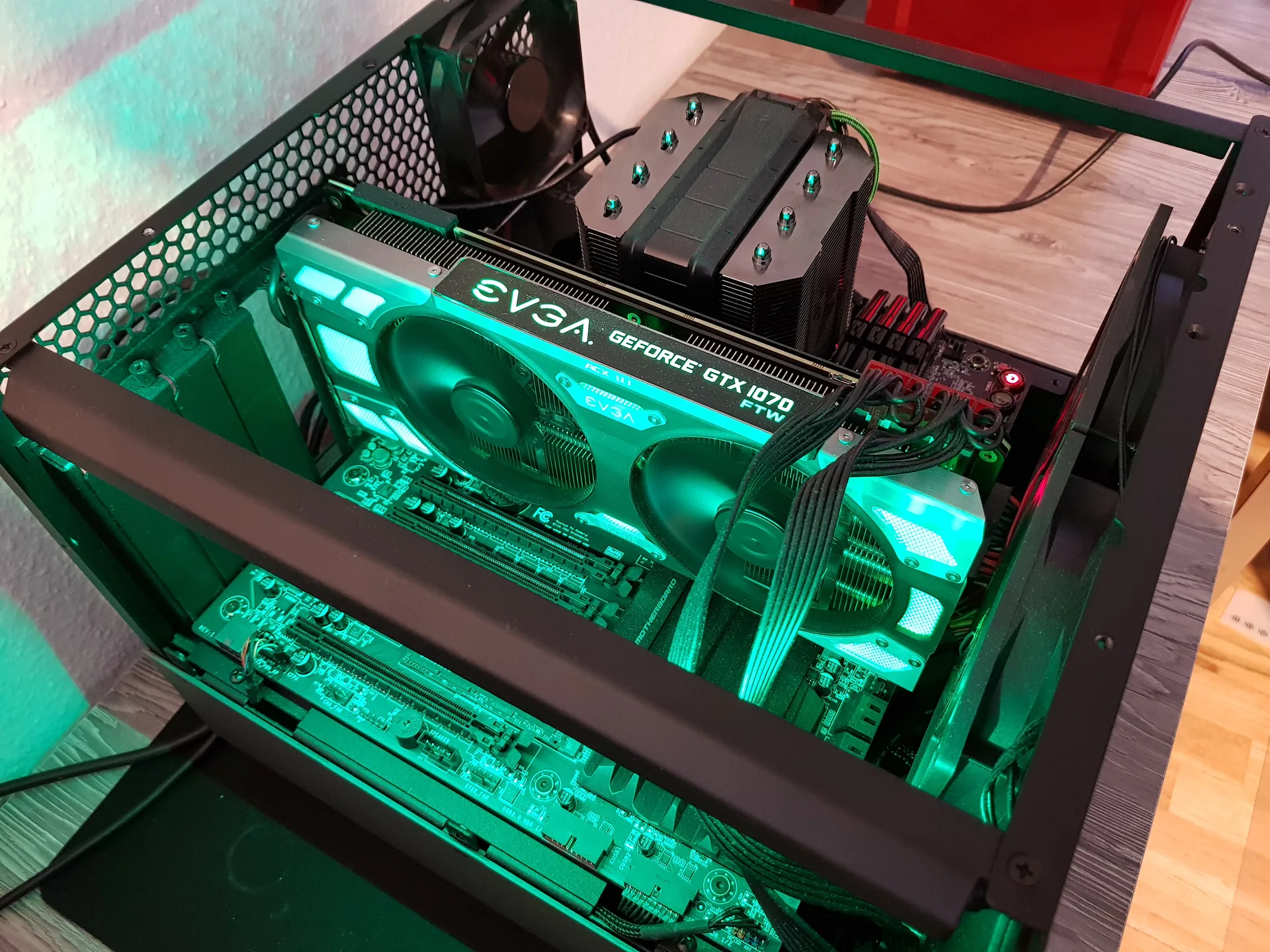CaseLabs Bullet BH8 - Hulk Mod im kompakten schwarzen Gehäuse