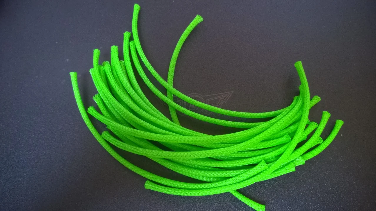 NCASE M1 Mamba Mod: zugeschnittene grüne Sleeve-Stücke für die Verkabelung