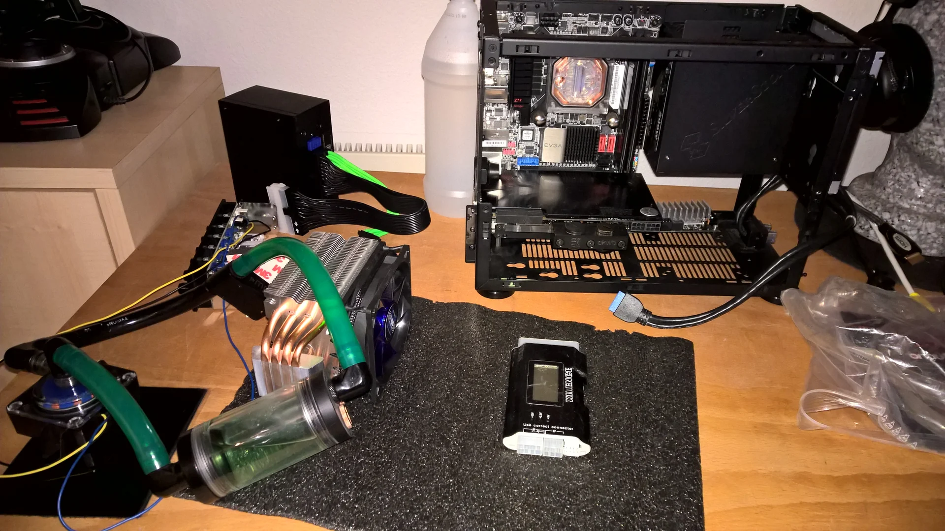 NCASE M1 Mamba Mod: Komponenten während einer weiteren Umbauphase