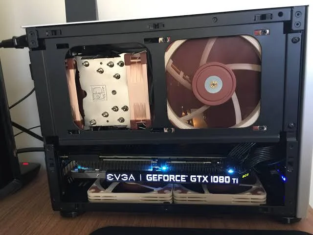 NCASE M1 Mamba Mod: seitlicher Aufbau mit Noctua-Lüfter und GeForce GTX 1080 Ti