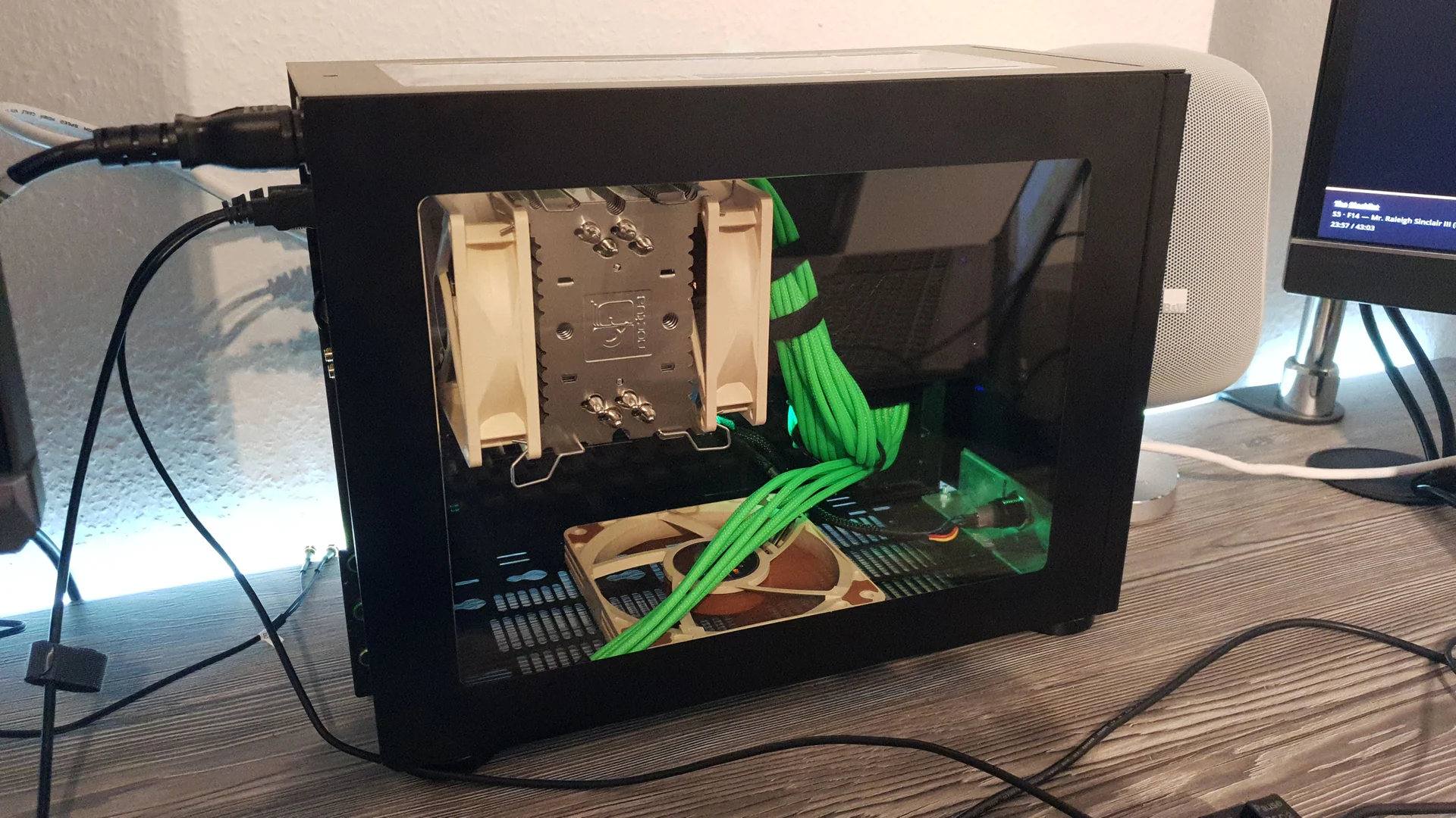 NCASE M1 Mamba Mod: geschlossenes Seitenfenster mit sichtbarem Luftkühler