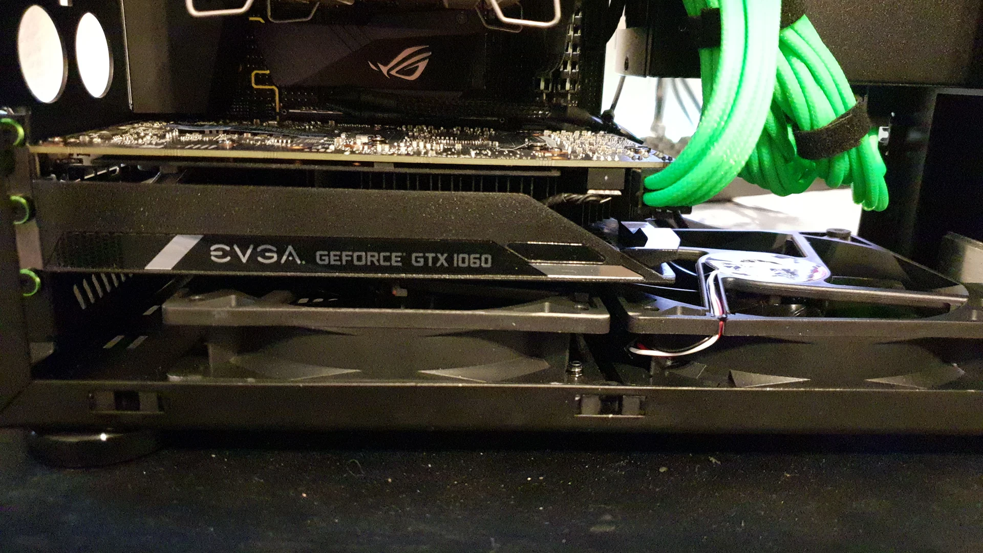 NCASE M1 Mamba Mod: Netzteil und Lüfter an der Gehäuserückseite