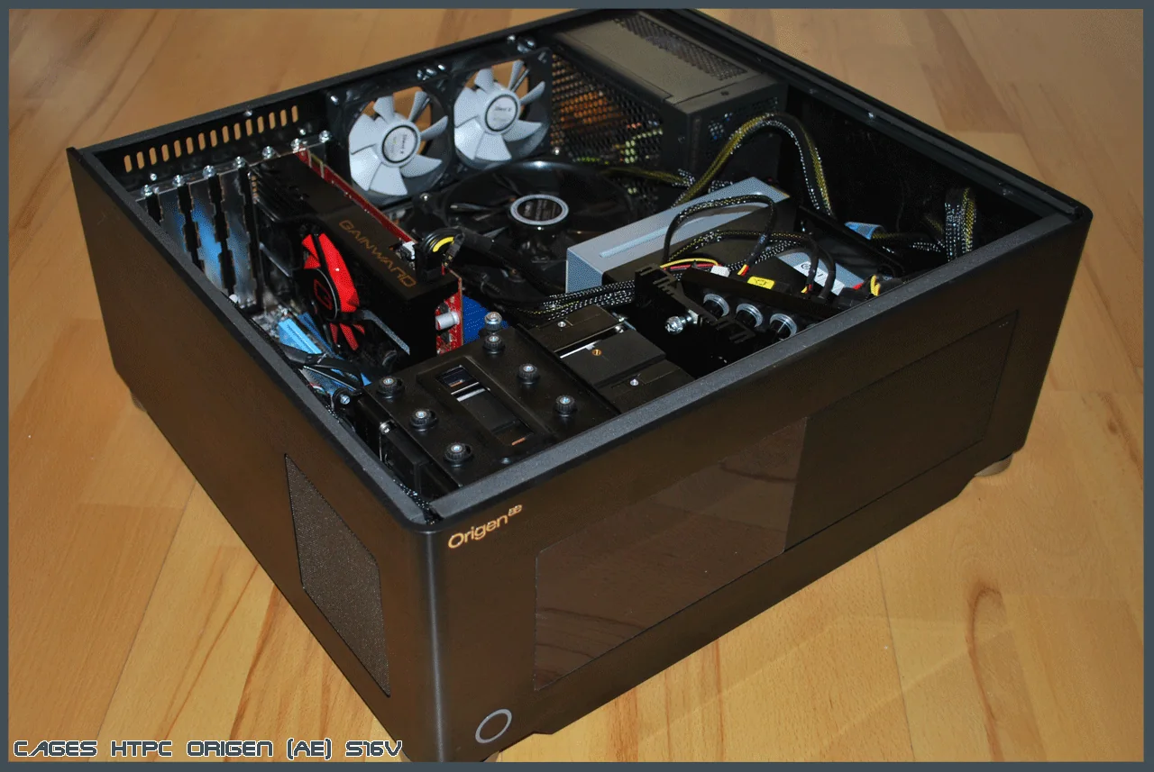 Geöffneter OrigenAE S16V HTPC mit eingebauter Hardware