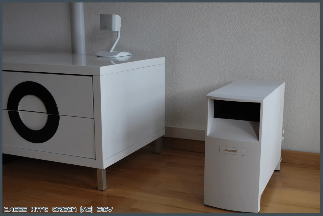 Bose-Lautsprecher neben dem Hi-Fi-Rack