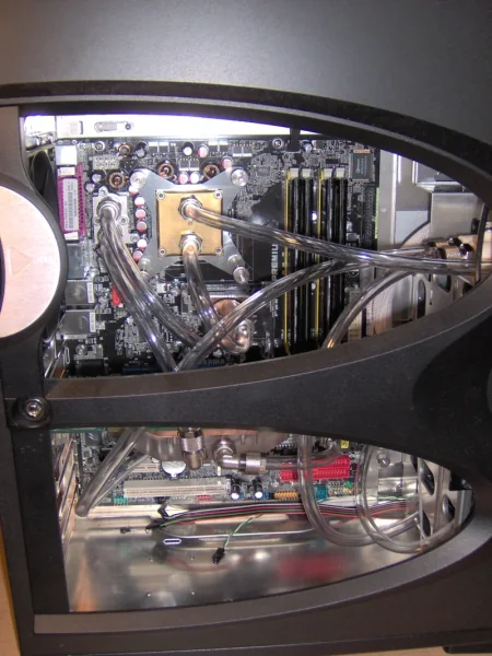 Scottys Shark Mod: Thermaltake Shark mit zweiteiligem Seitenfenster