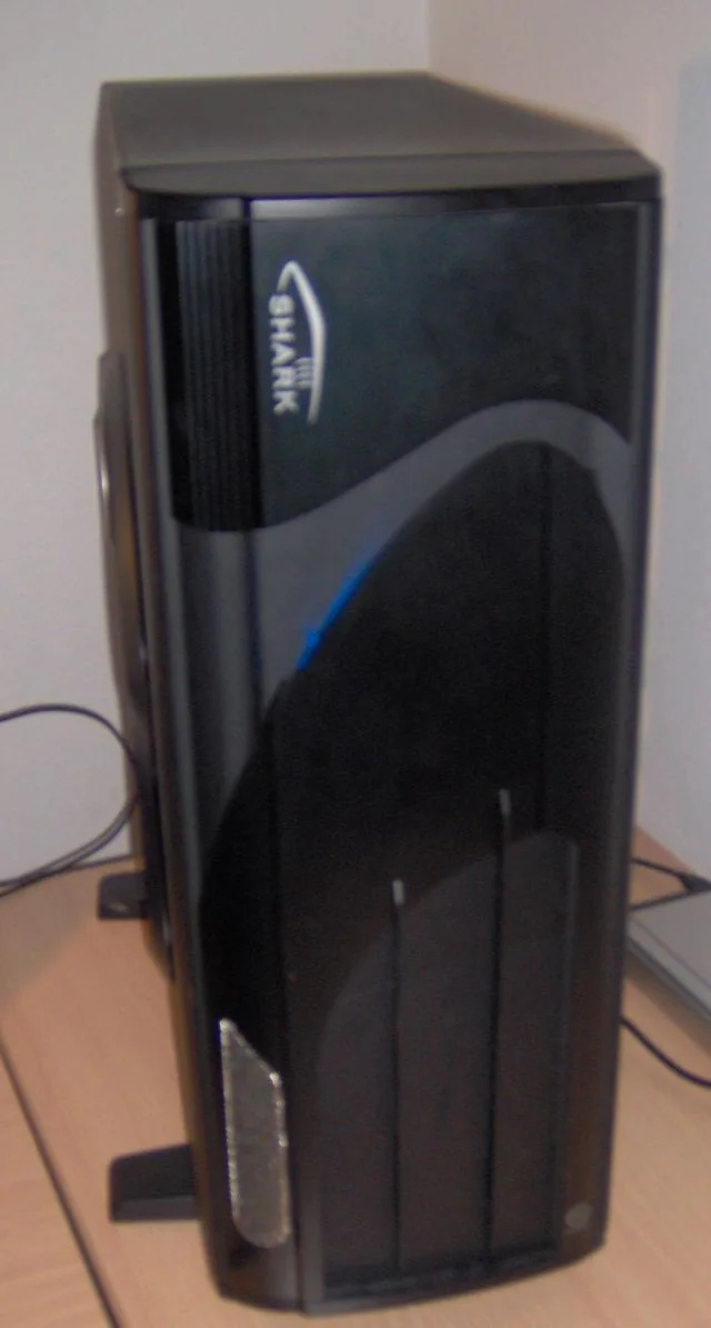 Scottys Shark Mod: Frontansicht des Thermaltake Shark