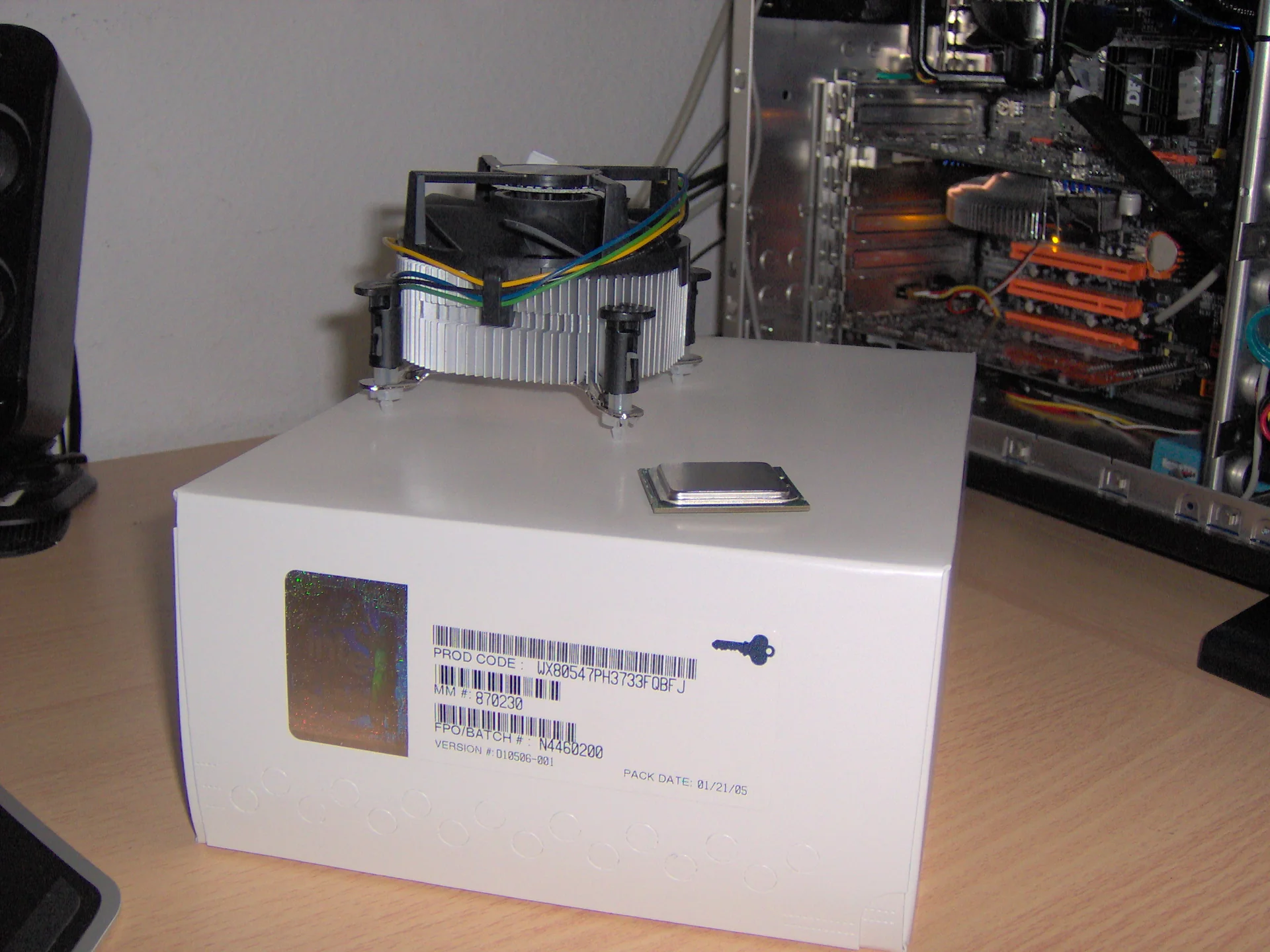 Scottys Shark Mod: Intel-CPU und Originalverpackung mit sichtbarem Packdatum 01/21/05