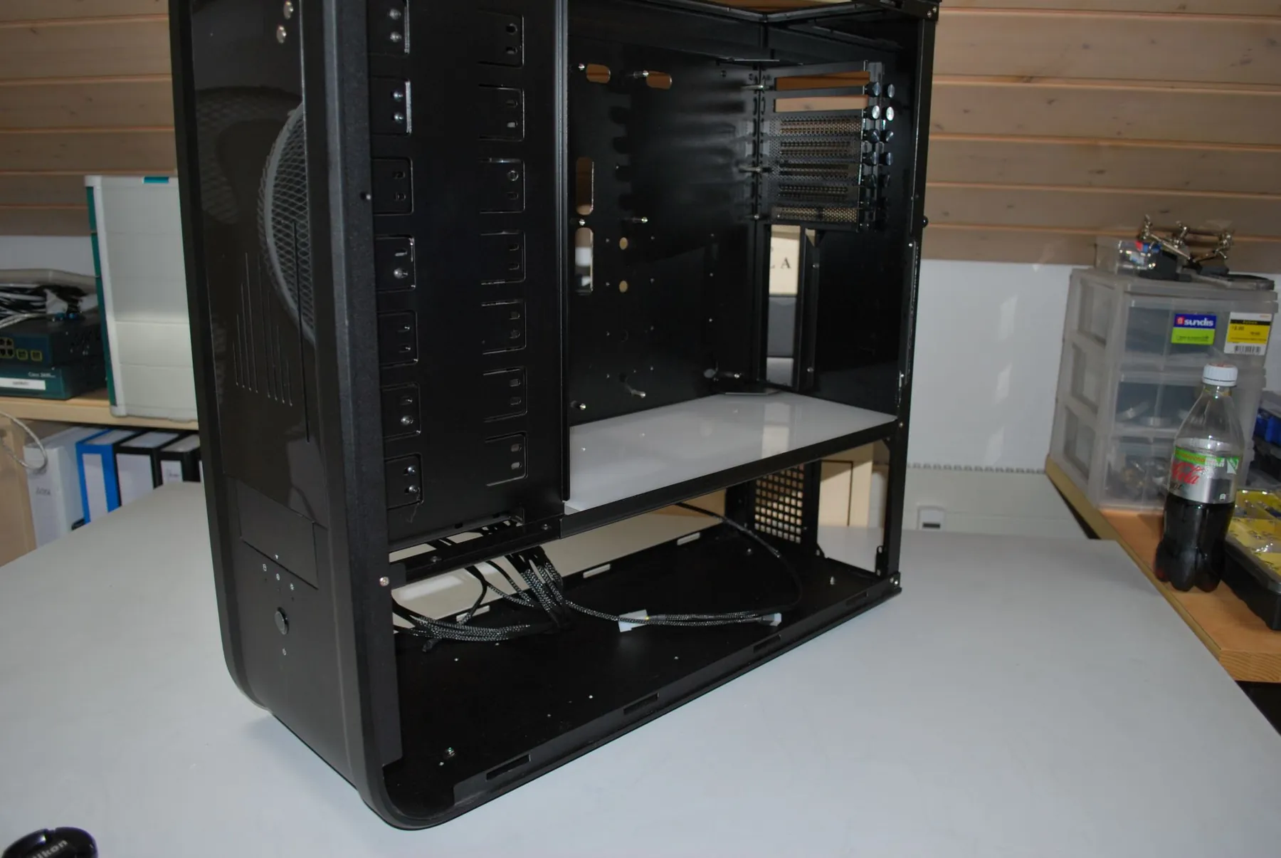 SilverStone TJ07 BloodMod: case Standfuesse: Aufnahme 2