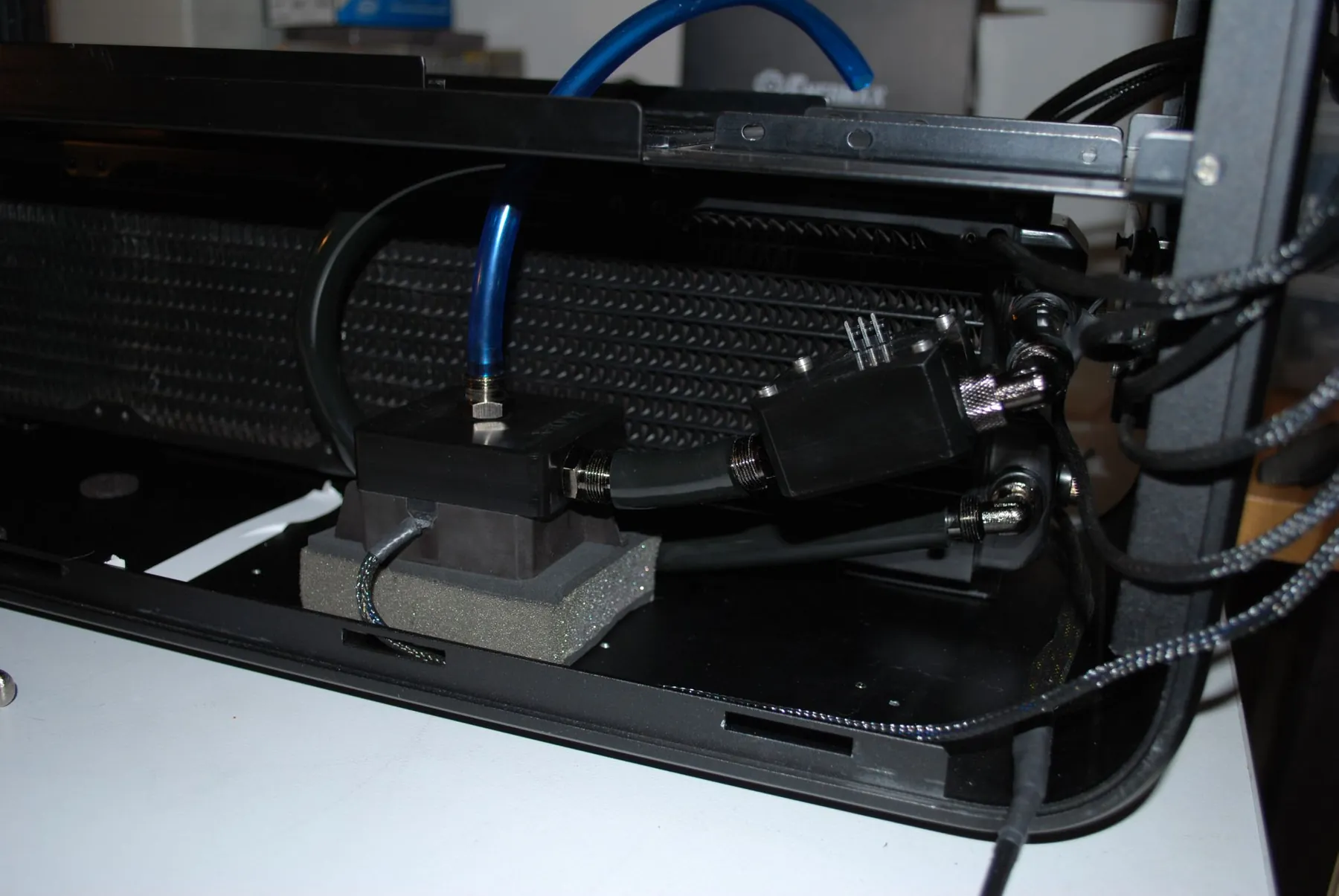 SilverStone TJ07 BloodMod: Pumpe: Aufnahme 2