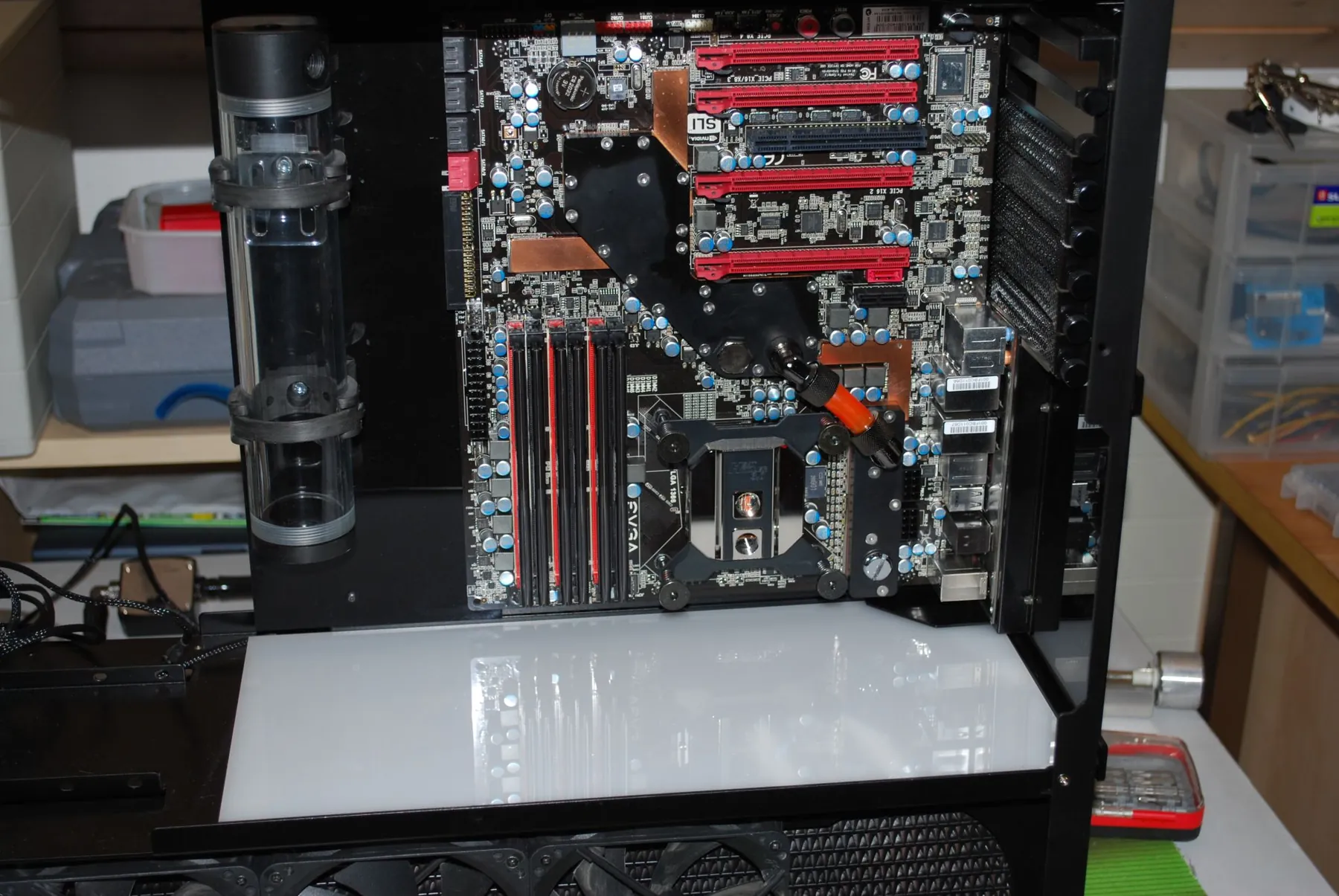 SilverStone TJ07 BloodMod: Case mobo in: Aufnahme 2