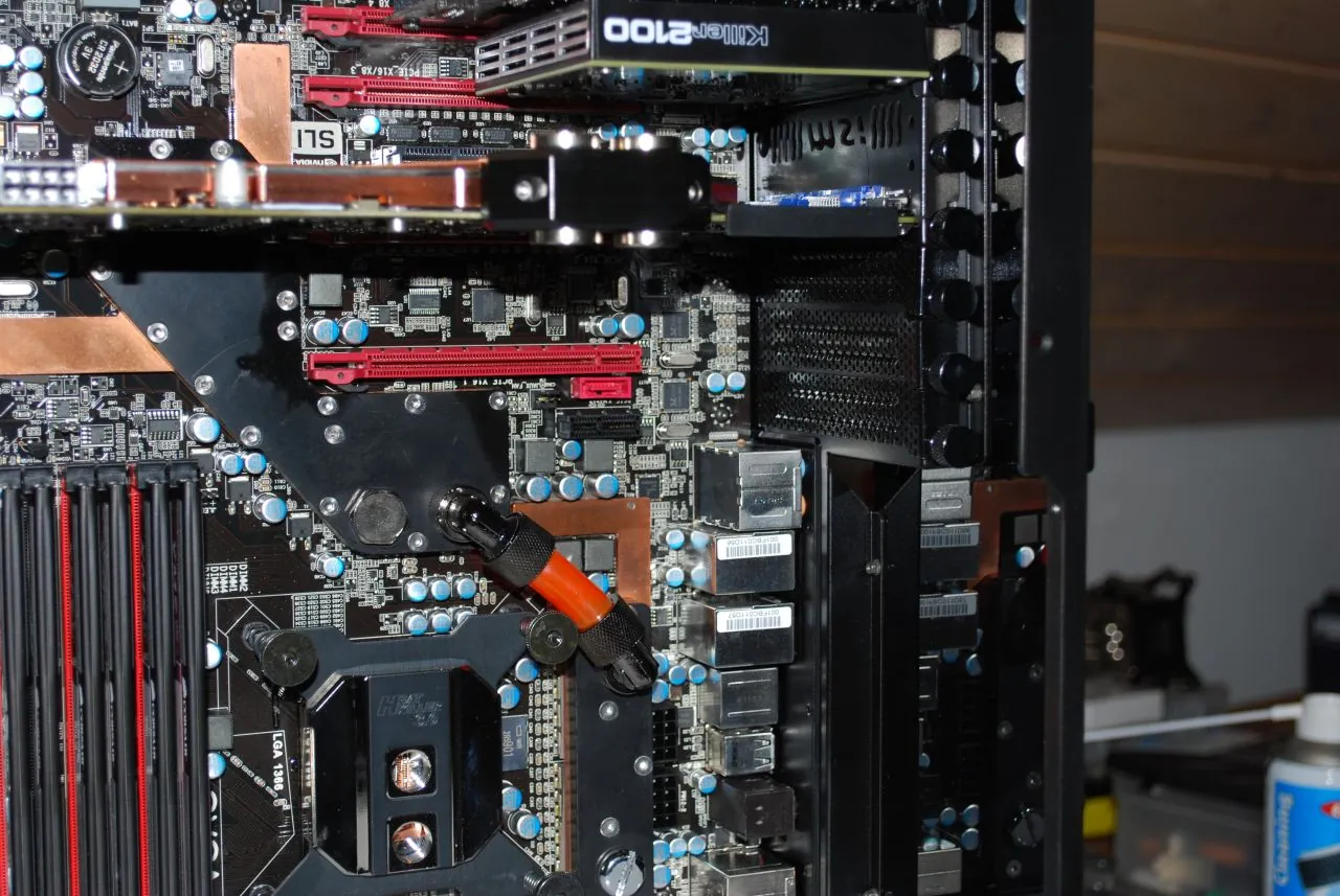 SilverStone TJ07 BloodMod: Kartenverbaut: Aufnahme 2