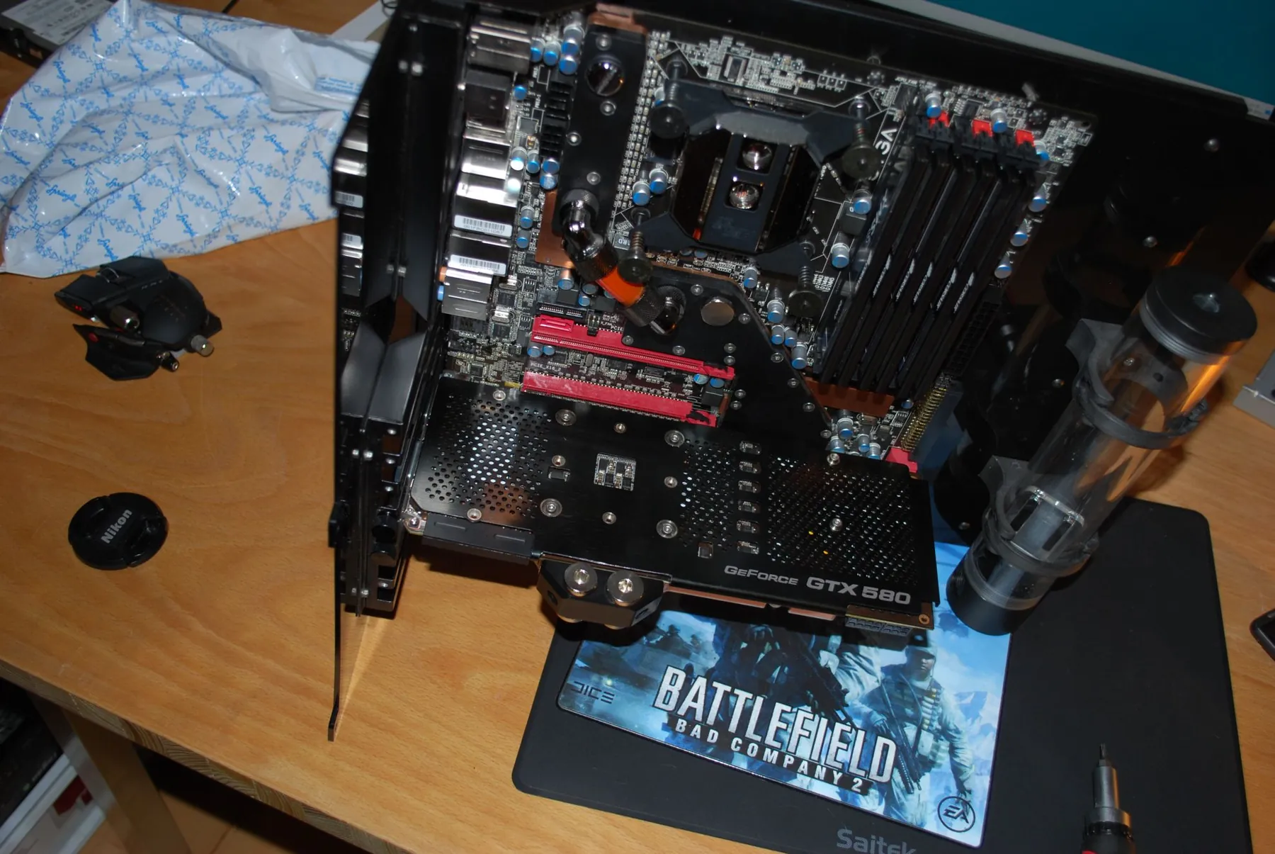 SilverStone TJ07 BloodMod: Graka und backplate: Aufnahme 1