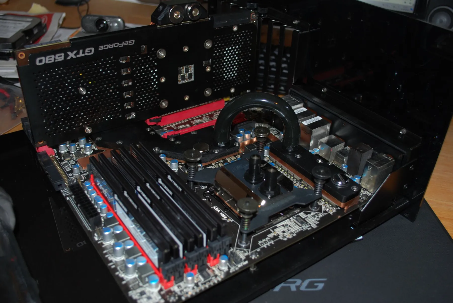 SilverStone TJ07 BloodMod: Anschlusse: Aufnahme 2