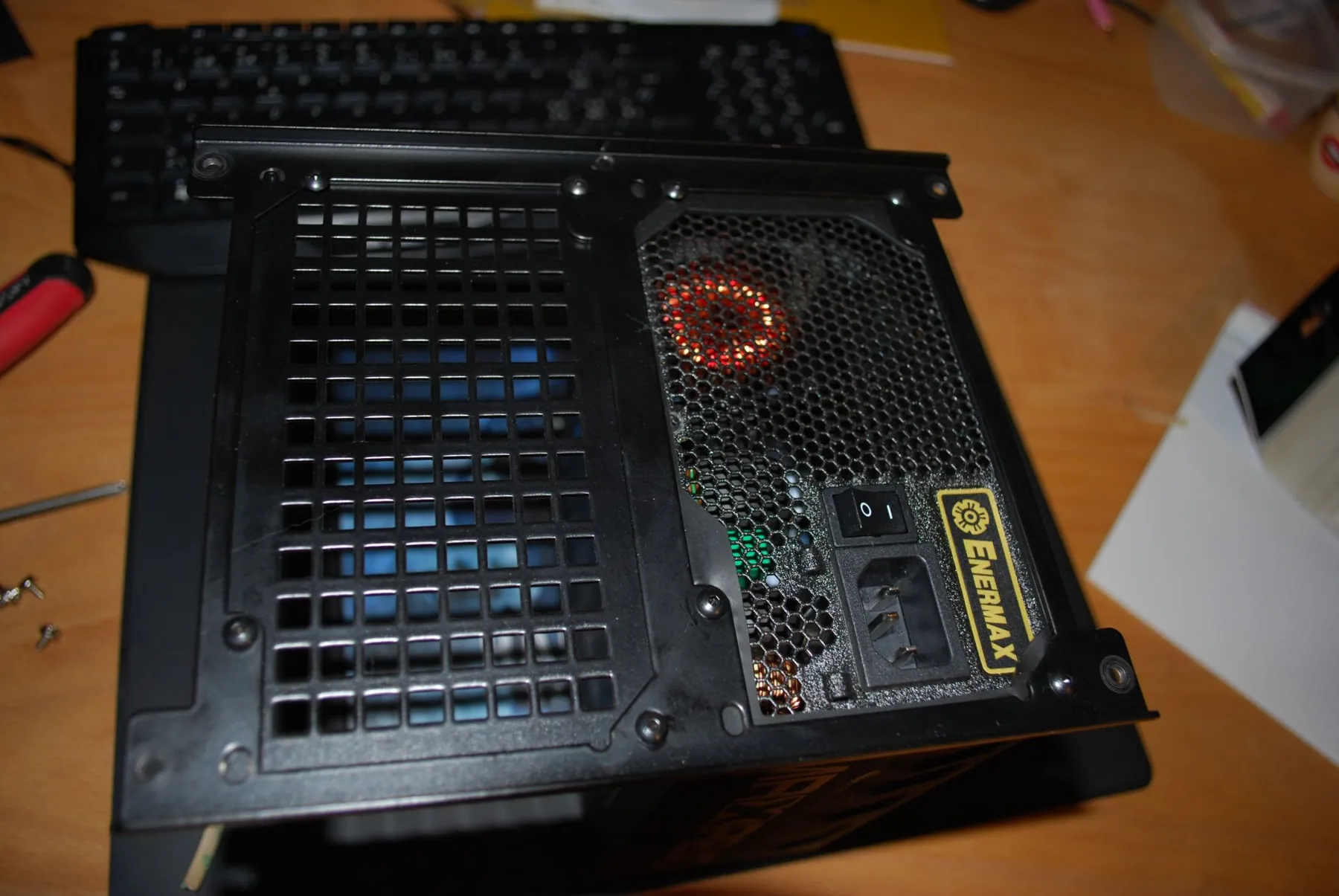 SilverStone TJ07 BloodMod: NT und Vibradaempfer: Aufnahme 1