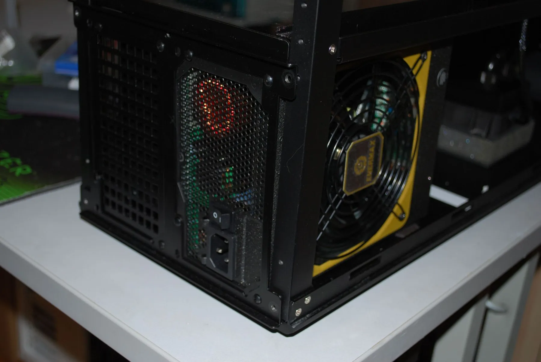 SilverStone TJ07 BloodMod: NT und Vibradaempfer: Aufnahme 2