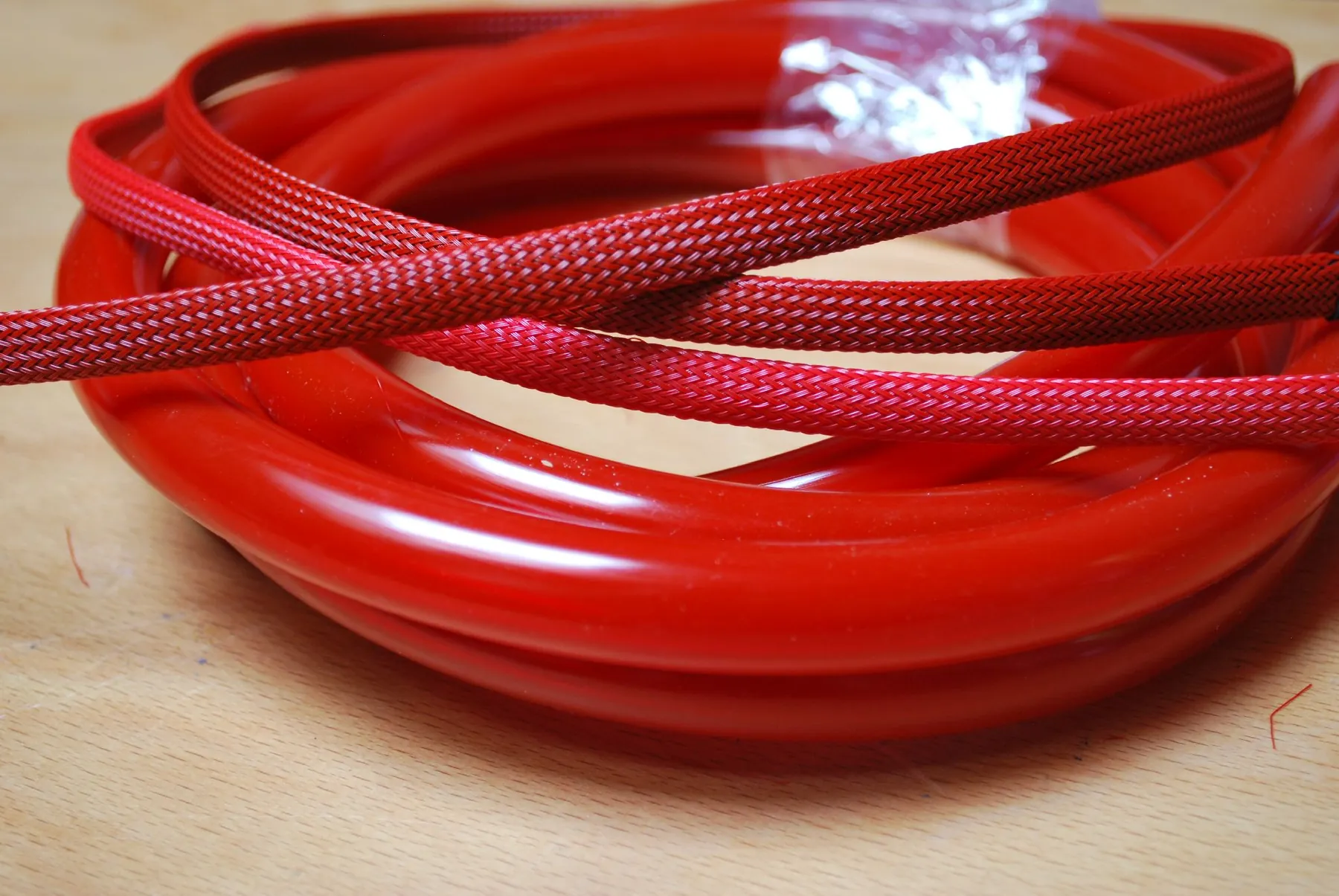 SilverStone TJ07 BloodMod: SATA KABEL: Aufnahme 1