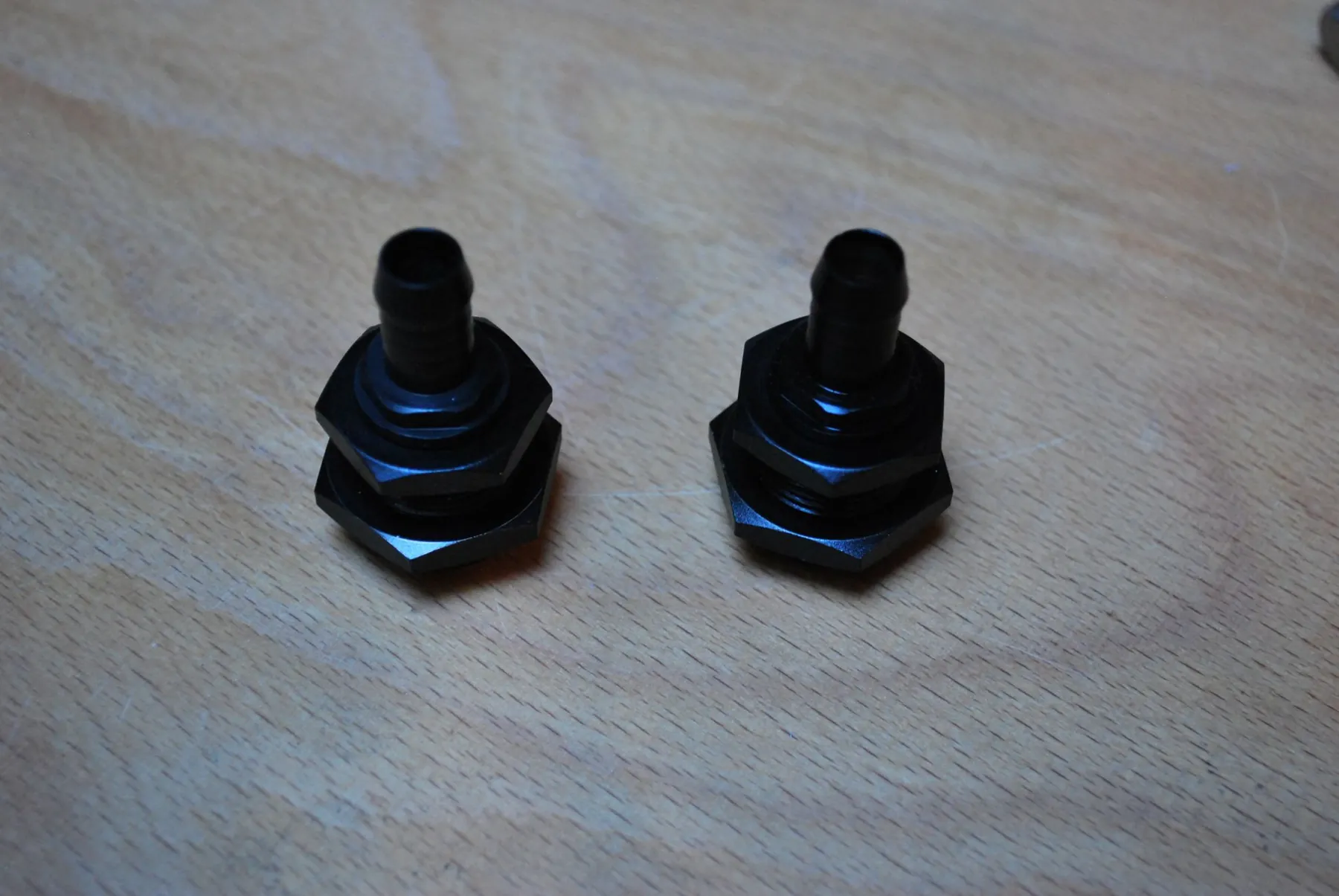 SilverStone TJ07 BloodMod: Anschlusslackiert: Aufnahme 1