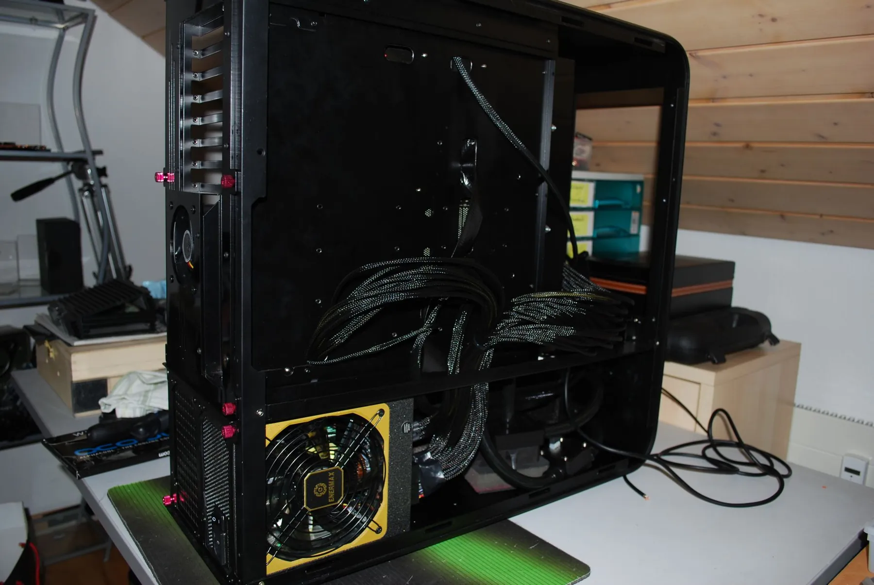 SilverStone TJ07 BloodMod: Verkabelung 1: Aufnahme 2