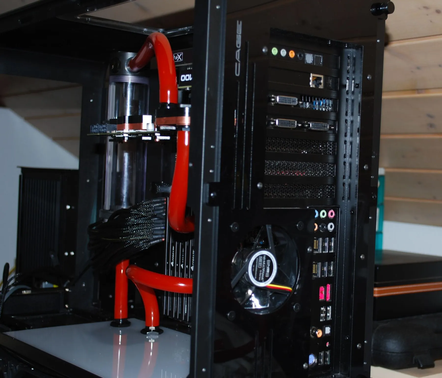 SilverStone TJ07 BloodMod: schlauch2: Aufnahme 4