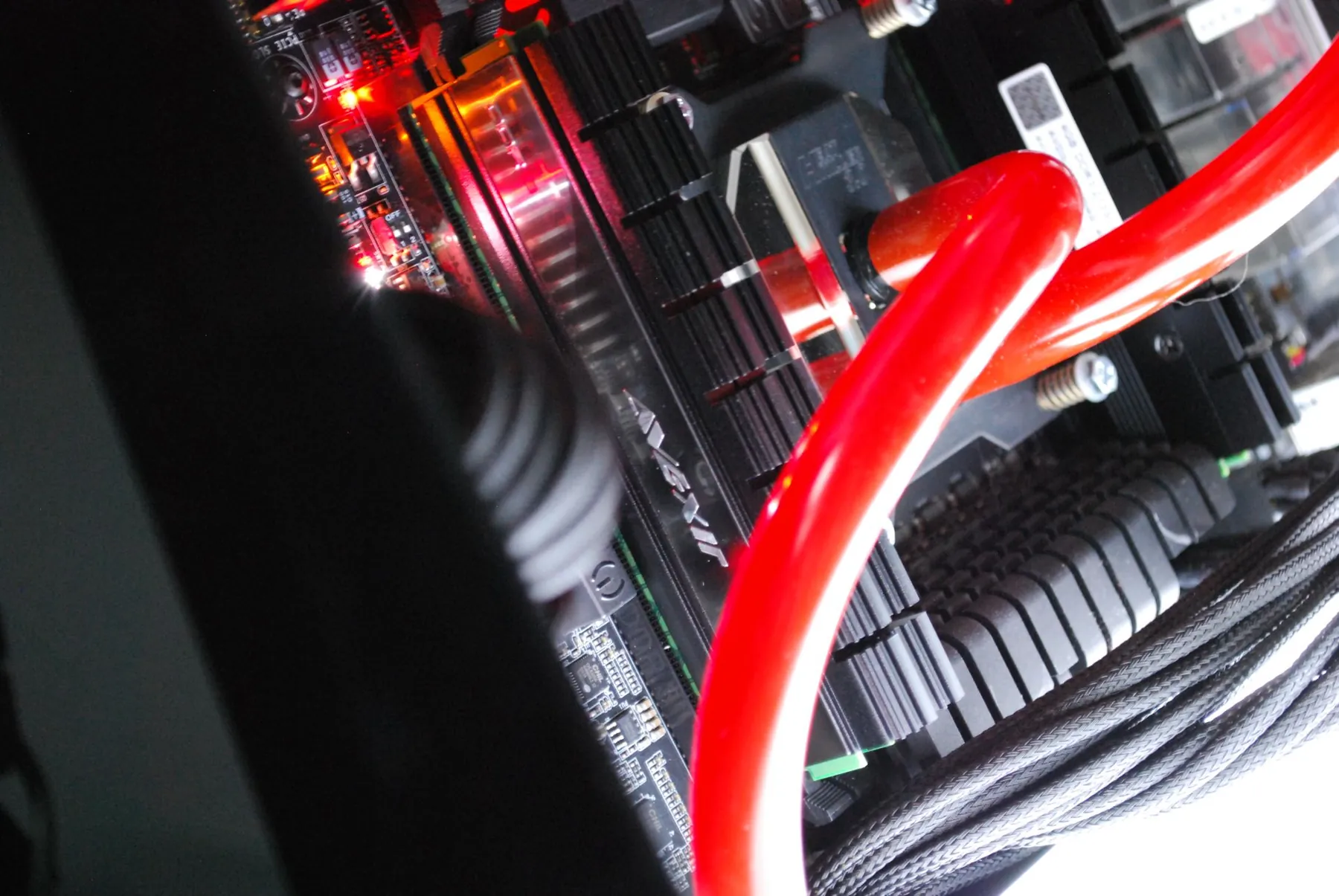 SilverStone TJ07 BloodMod: avexir: Aufnahme 2