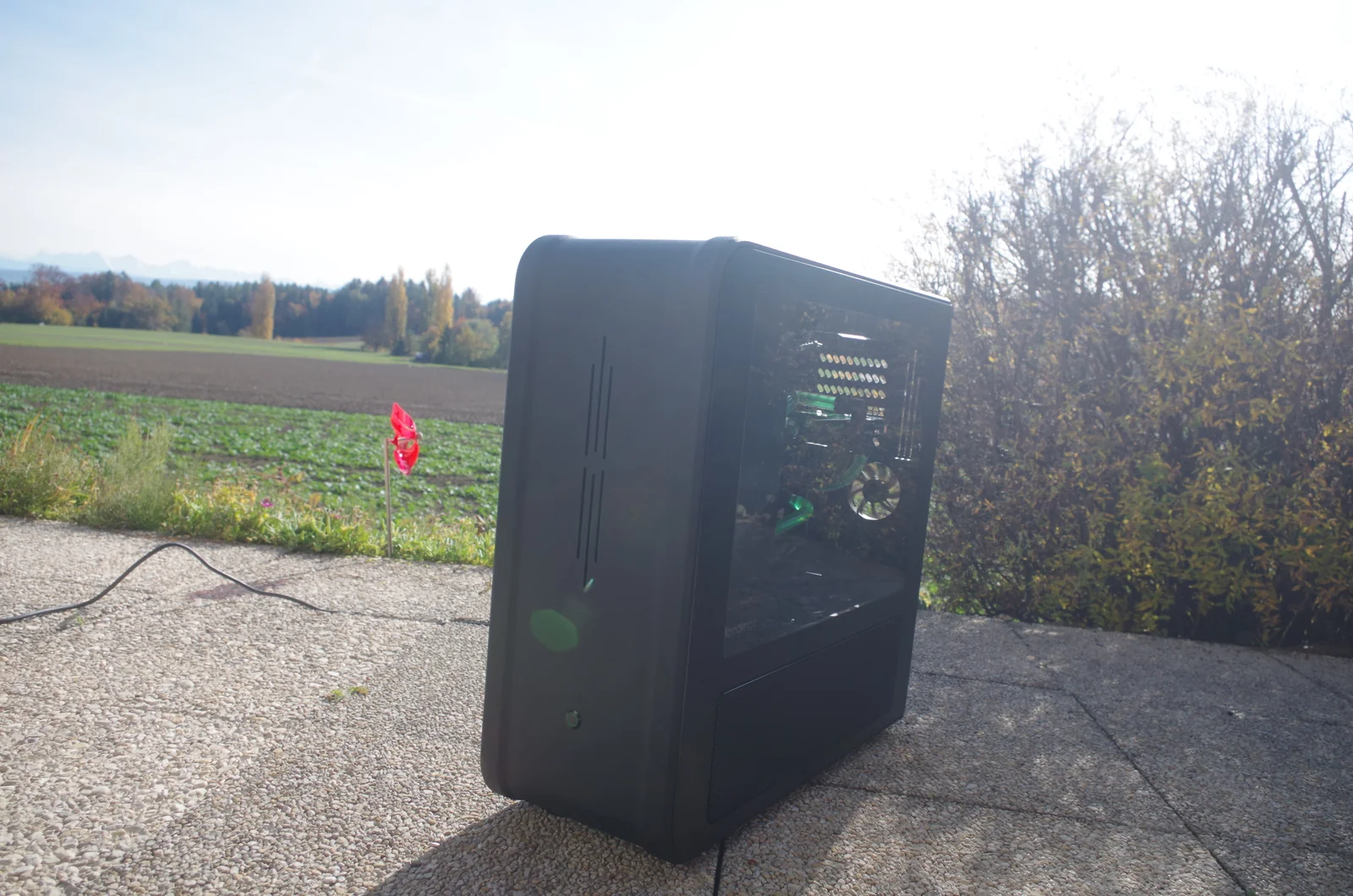 TJ07 BloodMod HarleyBlack: Fertiger HarleyBlack vor der Landschaft im Gegenlicht